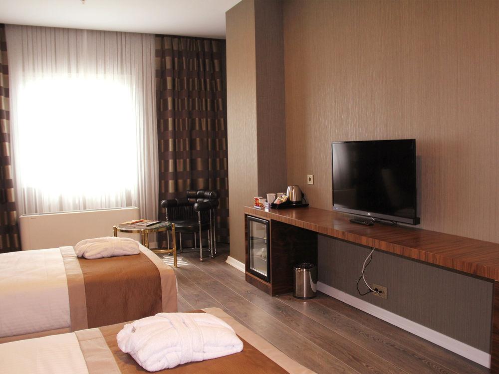 Manesol Fuar Hotel Istanbul Exterior photo