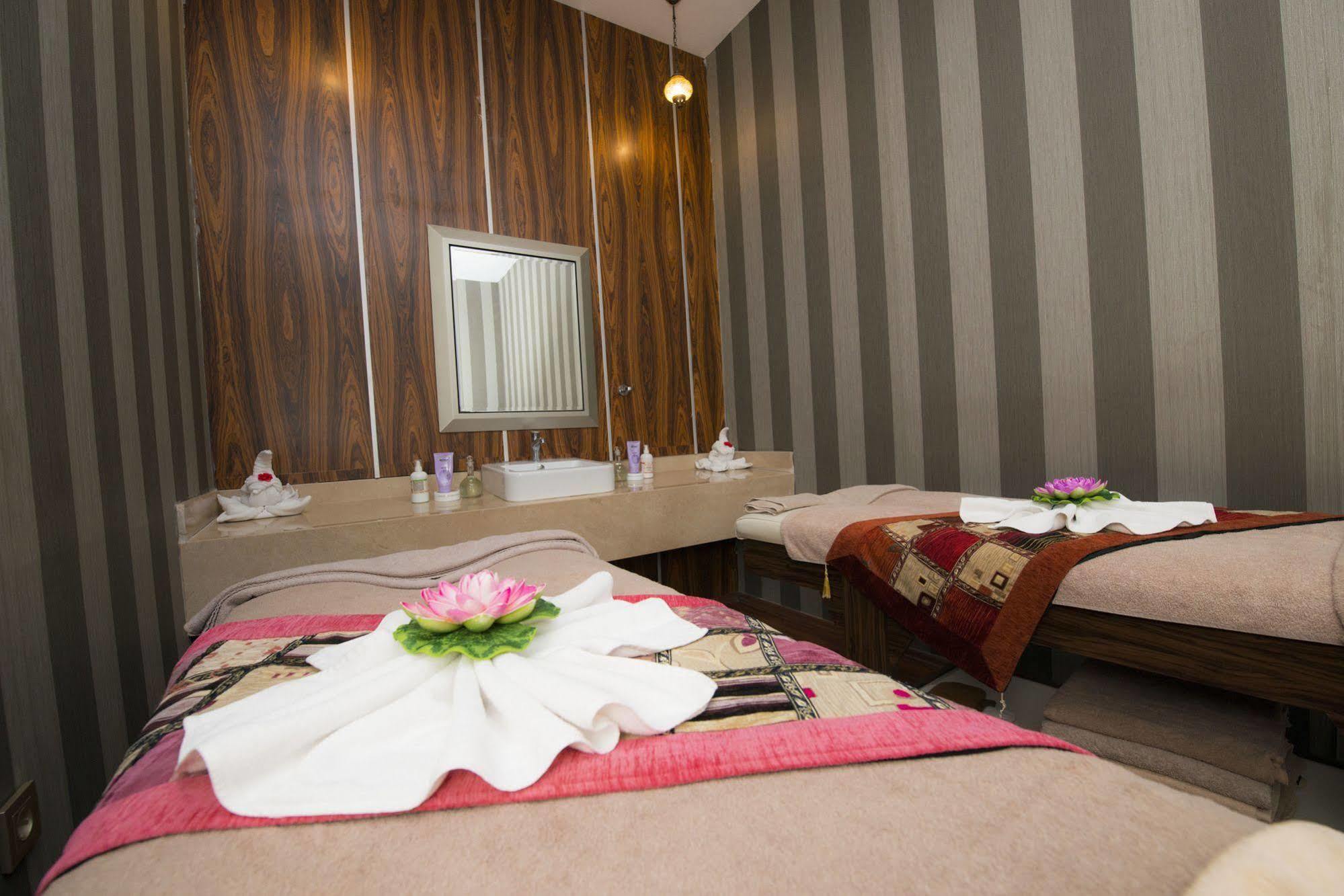 Manesol Fuar Hotel Istanbul Exterior photo